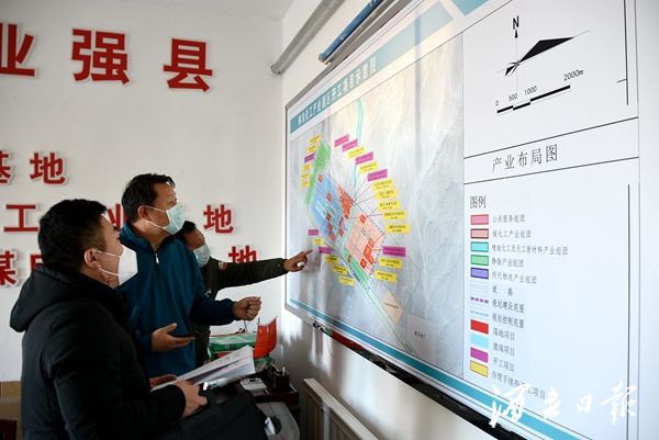 图为，介绍园区企业分布情况