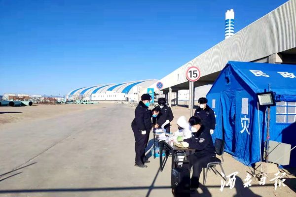 图为 瓜州县常乐电厂卡口执勤点