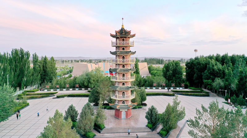 图2：西路军最后一战纪念塔。酒泉日报全媒体记者边世文 摄_副本
